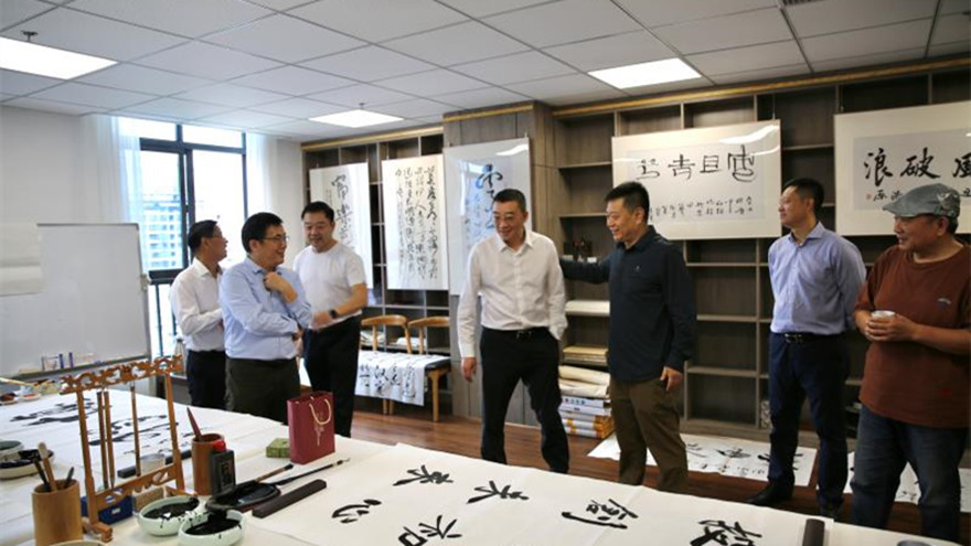 程总参加书画兴趣小组 程总参加书画兴趣小组