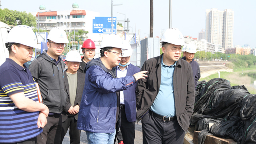 集团公司党委书记、董事长肖林在滨河南路道路综合改造工程督导项目建设_副本 集团公司党委书记、董事长肖林在滨河南路道路综合改造工程督导项目建设_副本