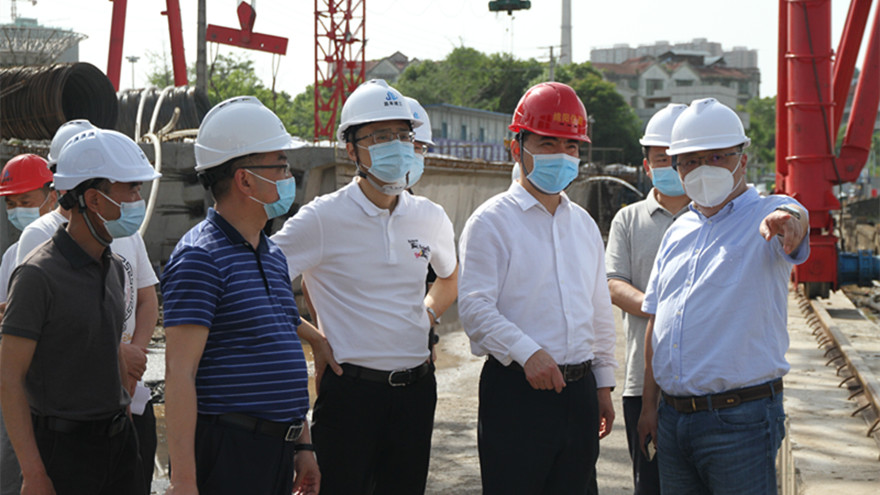4月28日,市住建委主任苏杰到嘉来建工承建的滨河南路道路综合改造工程(下穿节点)开展节前安全生产检查_副本 4月28日,市住建委主任苏杰到嘉来建工承建的滨河南路道路综合改造工程(下穿节点)开展节前安全生产检查_副本