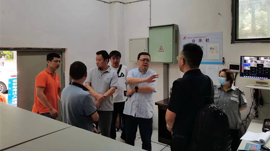 5.集团党委委员、副总经理倪丹查看西园公租房安全情况_副本 5.集团党委委员、副总经理倪丹查看西园公租房安全情况_副本