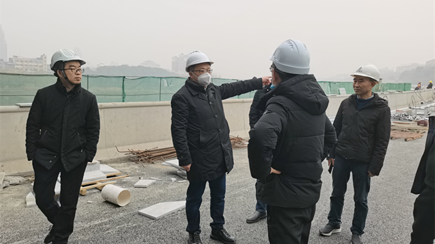 图4：集团党委委员、副总经理倪丹督导嘉来建工