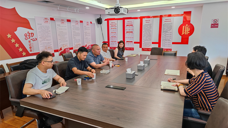 附件2:资产公司与亲如一家酒店合同签订现场照片 附件2:资产公司与亲如一家酒店合同签订现场照片